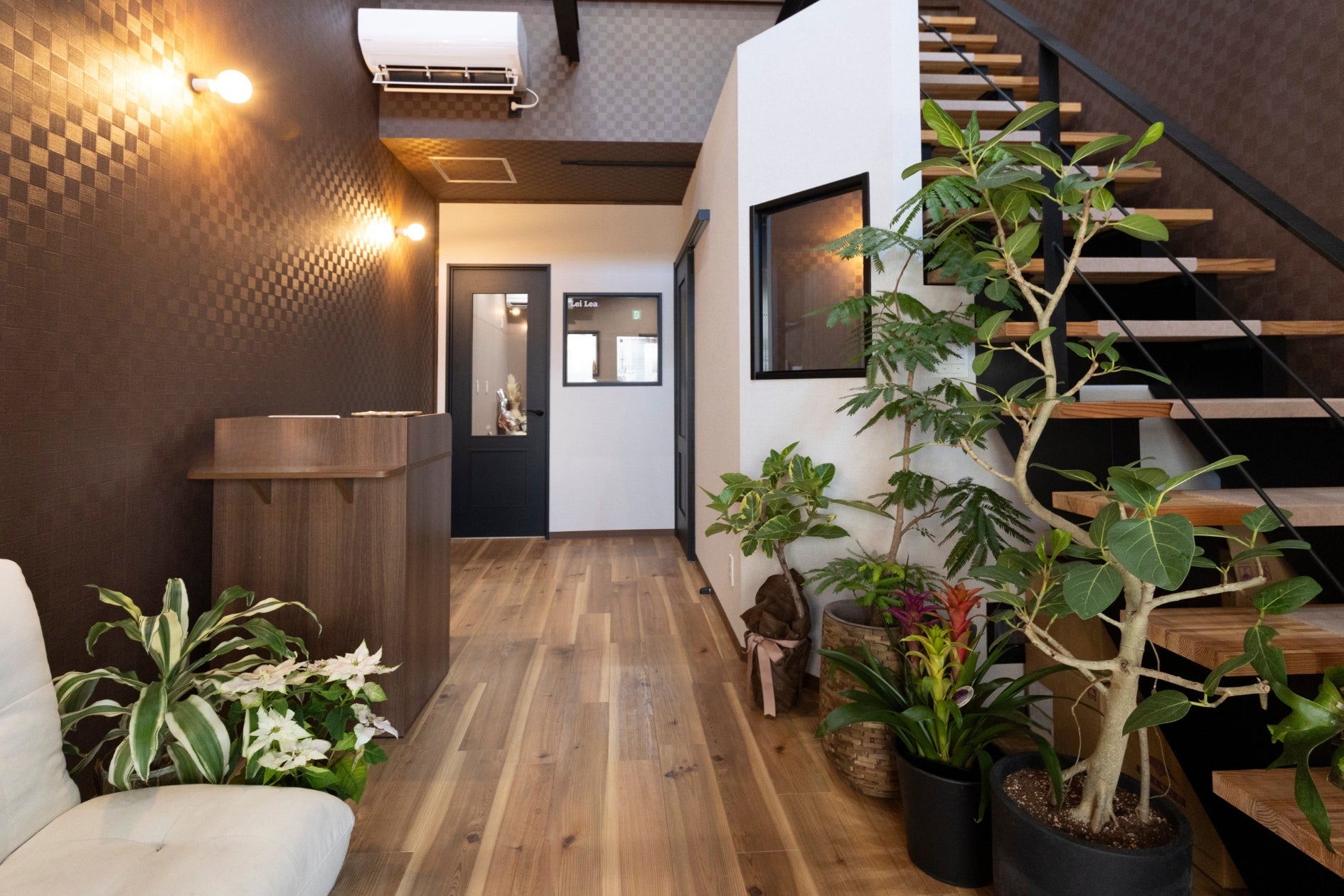 1F　Reception & Waiting Area  受付・待合