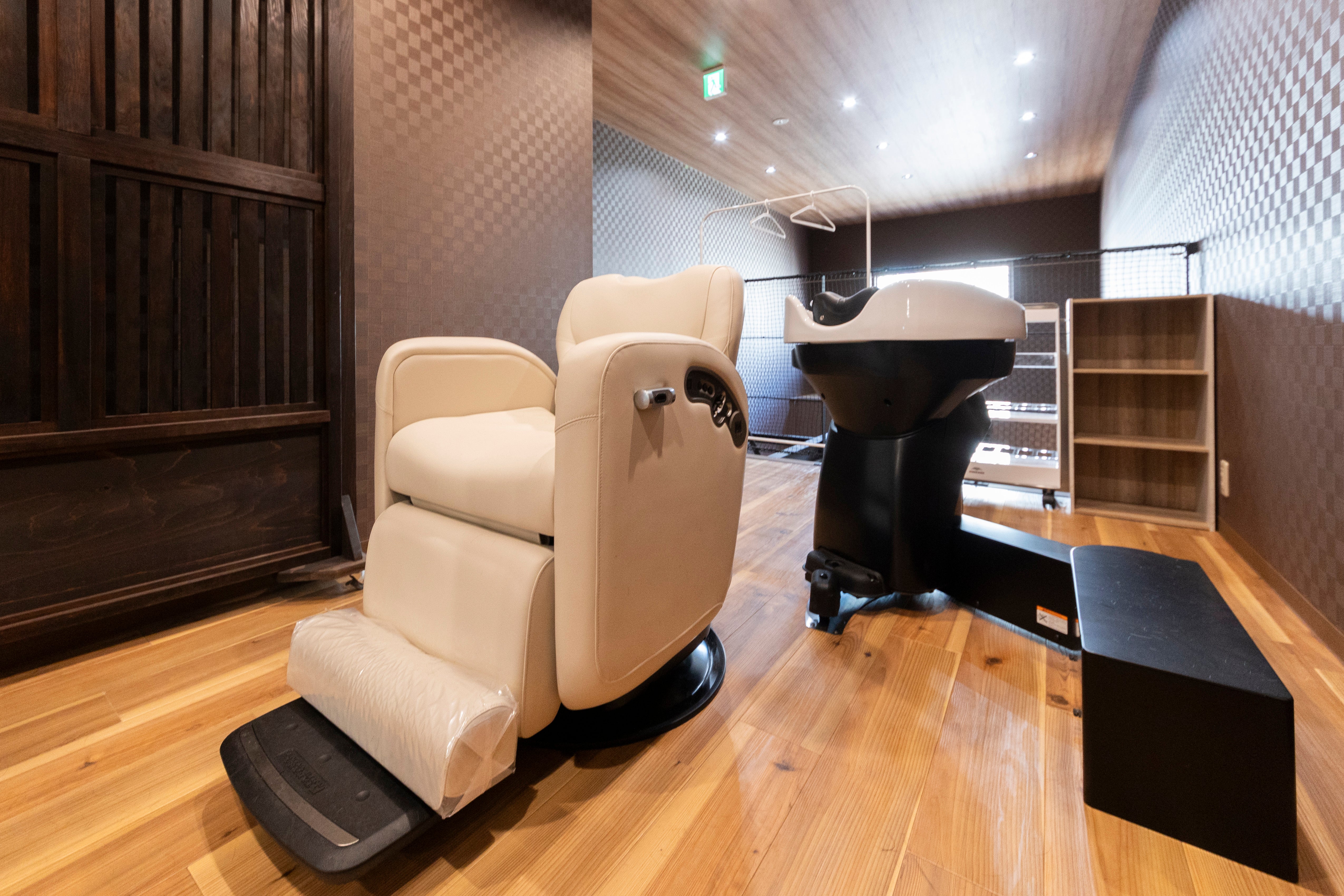 2F　Hair Salon　ヘアサロン